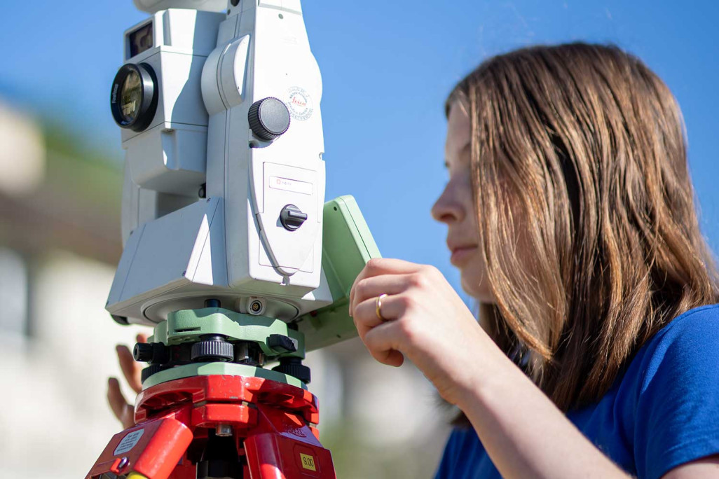 Anja Saladin, Tachymeter Vermessung, Lernende Geomatikerin EFZ, HMQ AG